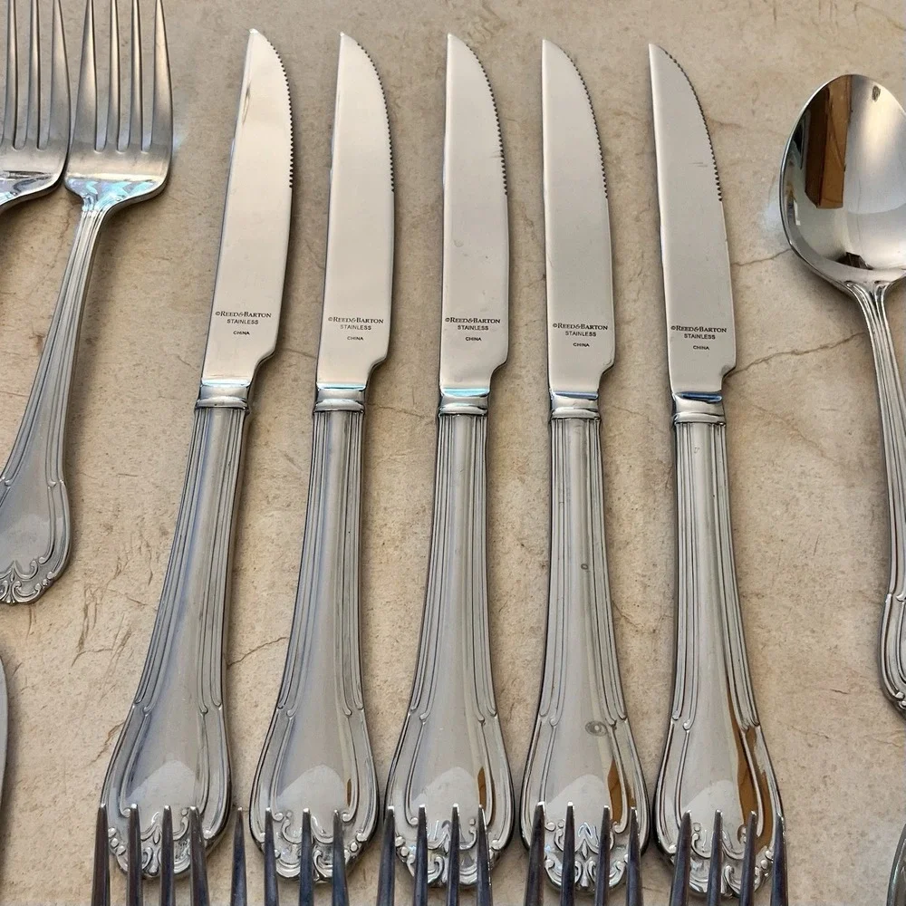 Reed & Barton Stainless 27 Pc Lady Hamilton Flatware 5 Place Setting Discontinue